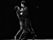 パルコ・プロデュース2025「ヴォイツェック」より。（撮影：細野晋司）