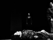 パルコ・プロデュース2025「ヴォイツェック」より。（撮影：細野晋司）