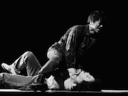 パルコ・プロデュース2025「ヴォイツェック」より。（撮影：細野晋司）