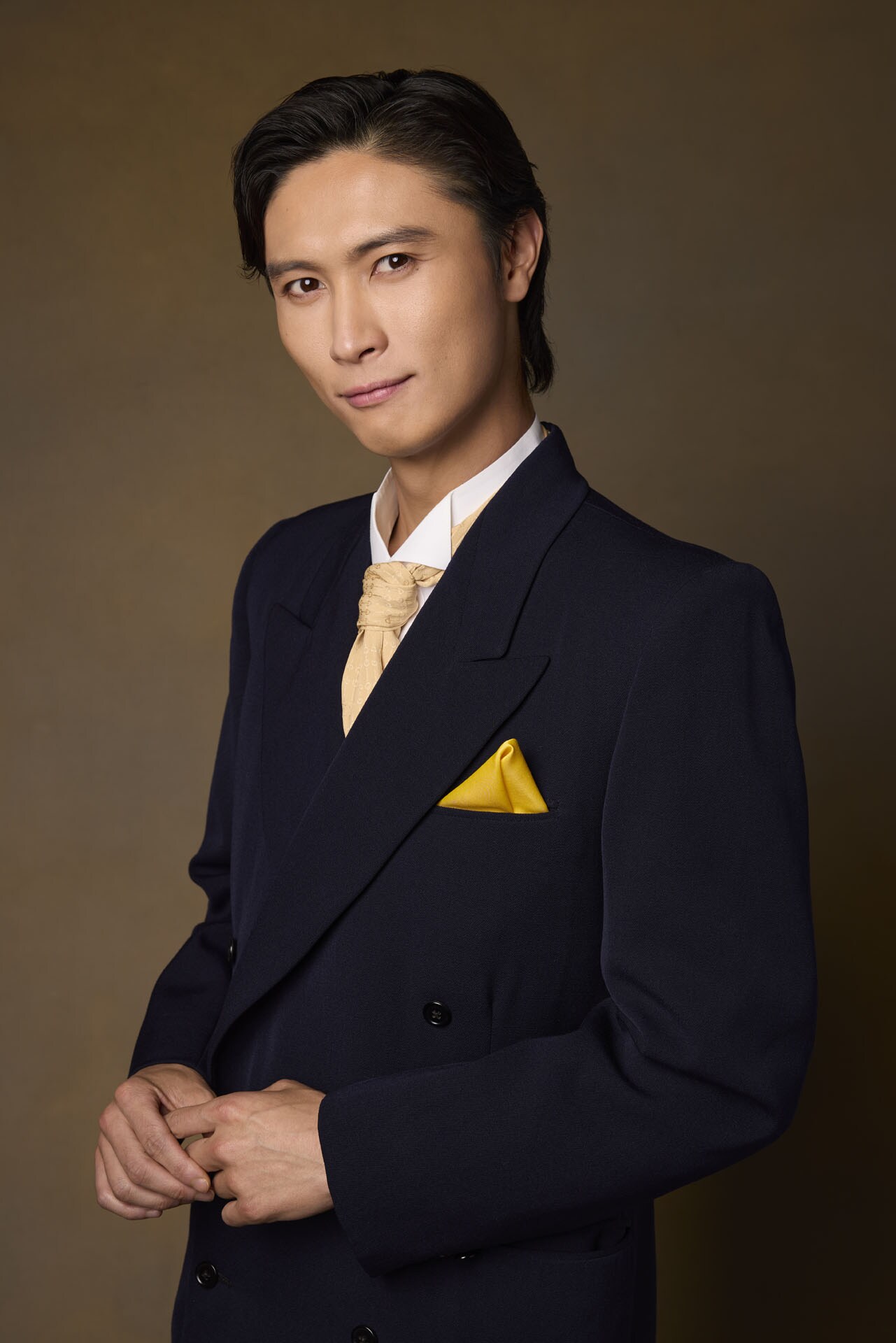 藤原竜也、自身初のサイン会で「湊かなえさんになったつもりでがんばり