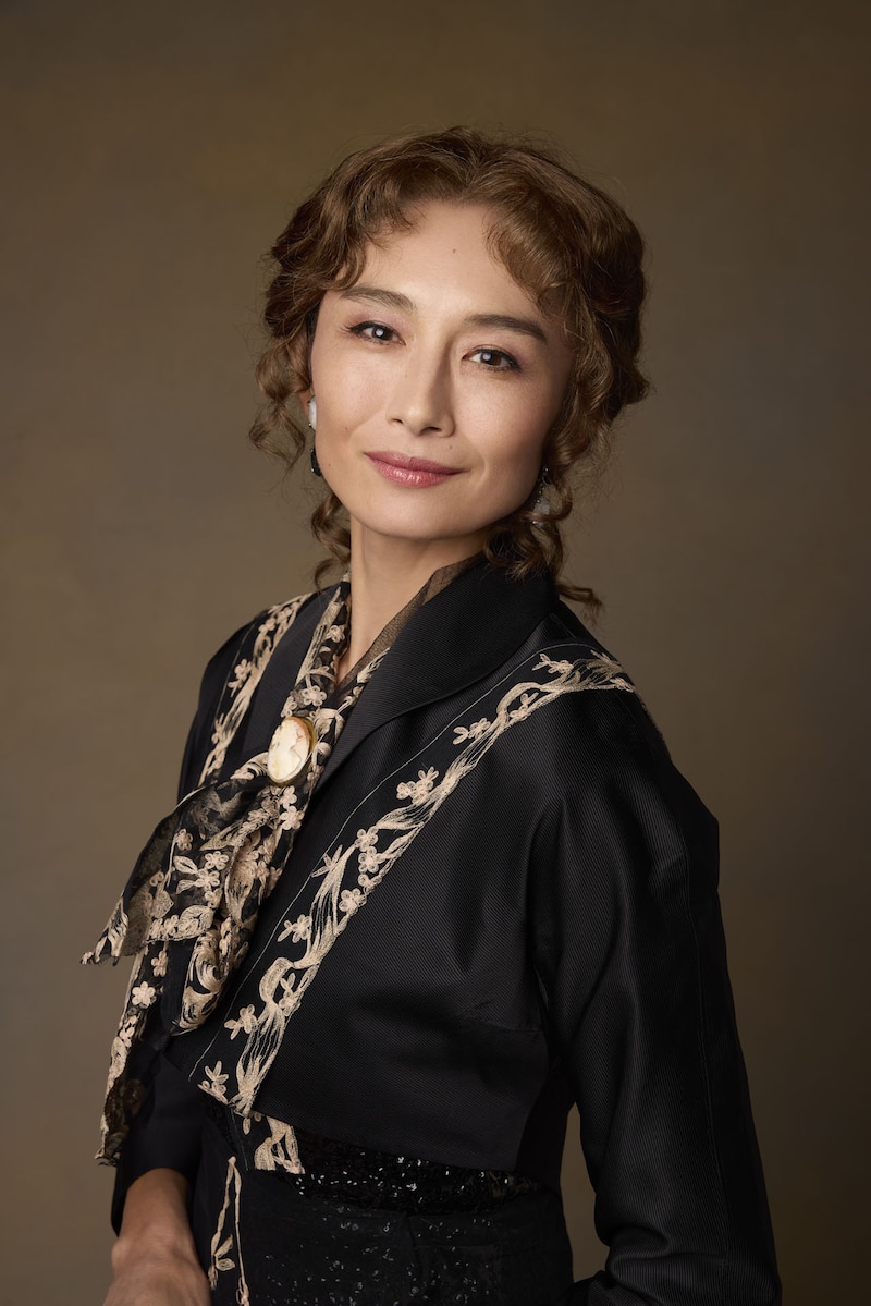 「ピグマリオン－PYGMALION－」より、ミセス・エインスフォードヒル役を演じる小島聖のソロビジュアル。