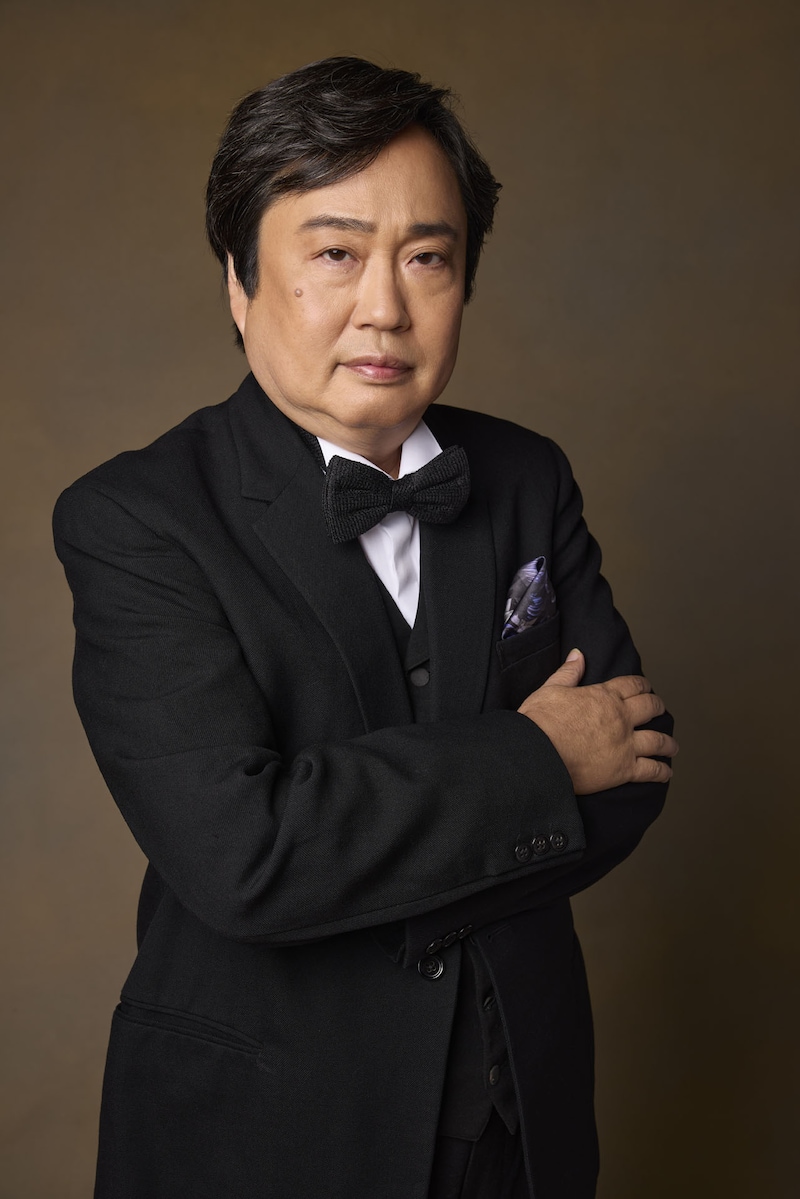 「ピグマリオン－PYGMALION－」より、ヒギンス教授役を演じる六角精児のソロビジュアル。