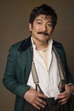 「ピグマリオン－PYGMALION－」より、アルフレッド・ドゥーリトル役を演じる玉置孝匡のソロビジュアル。