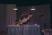 贅沢貧乏「わかろうとはおもっているけど」より。（Photo by Kengo Kawatsura）