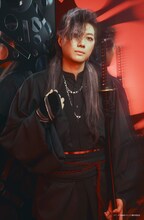 小坂涼太郎扮するアキモト。