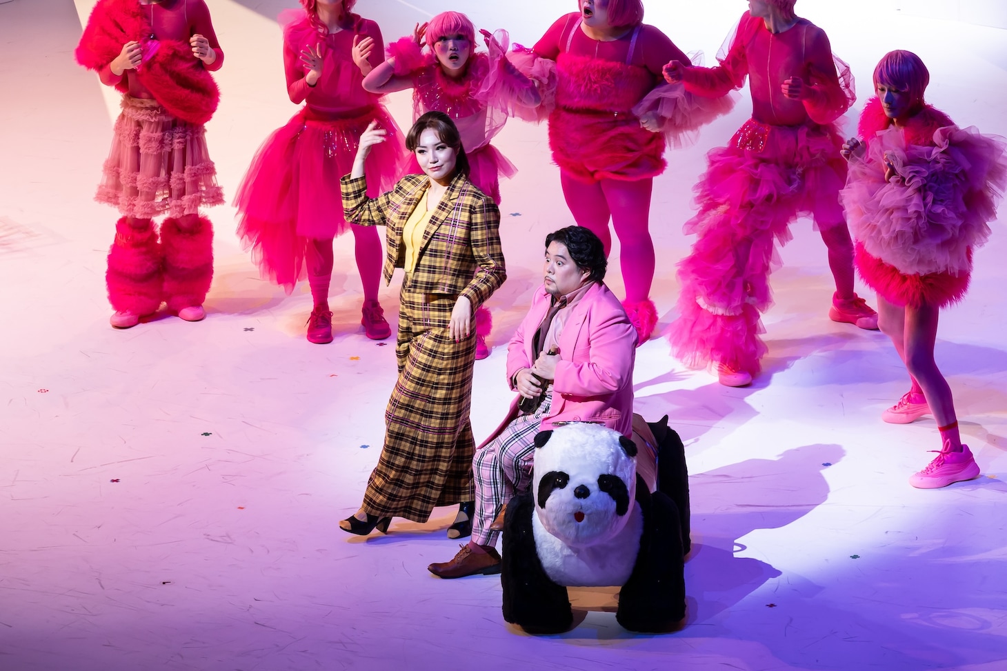 2025年度 全国共同制作オペラ ドニゼッティ作曲 / 歌劇「愛の妙薬」より。©Takashi Fujimoto