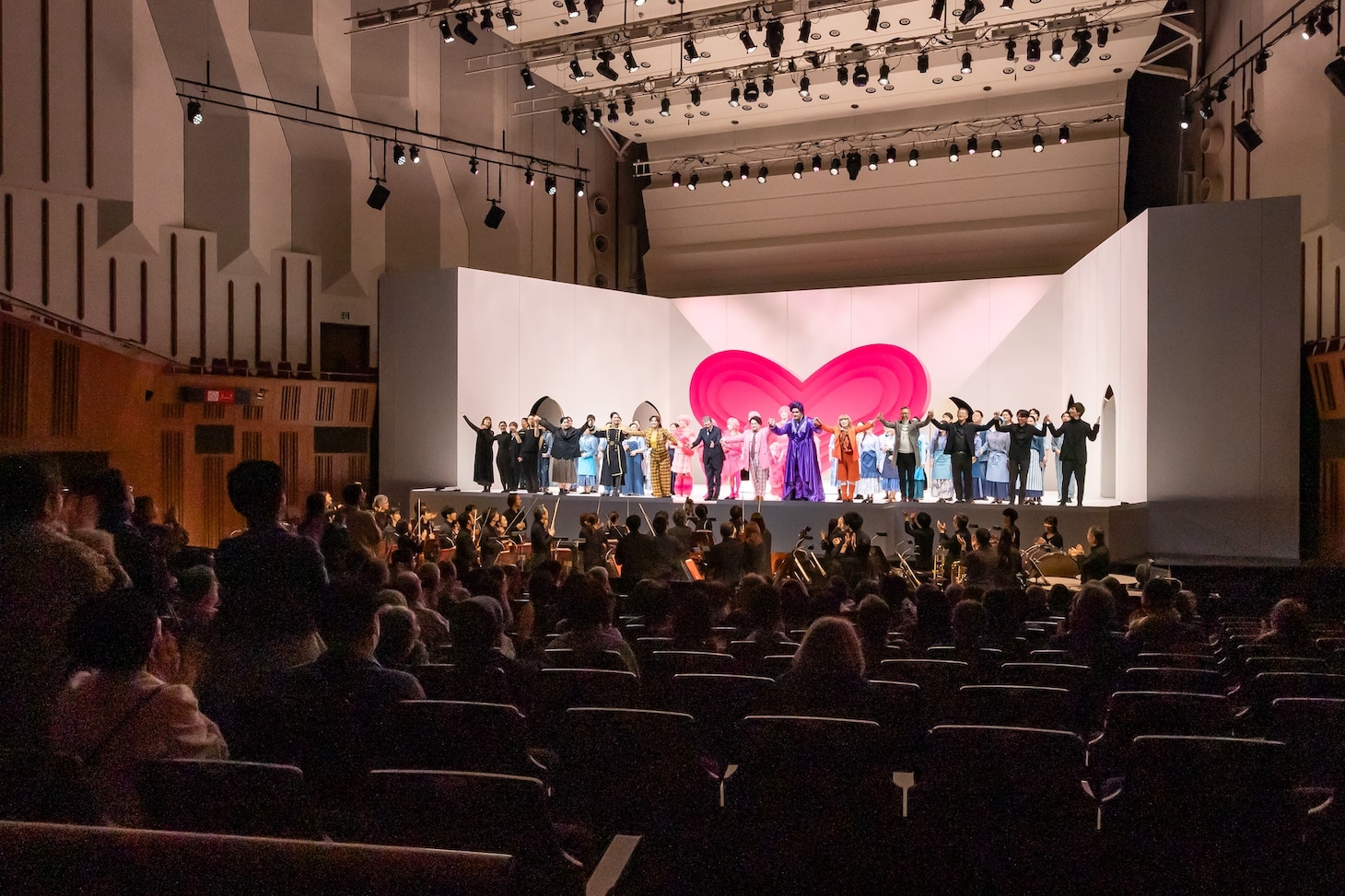 2025年度 全国共同制作オペラ ドニゼッティ作曲 / 歌劇「愛の妙薬」より。©Takashi Fujimoto