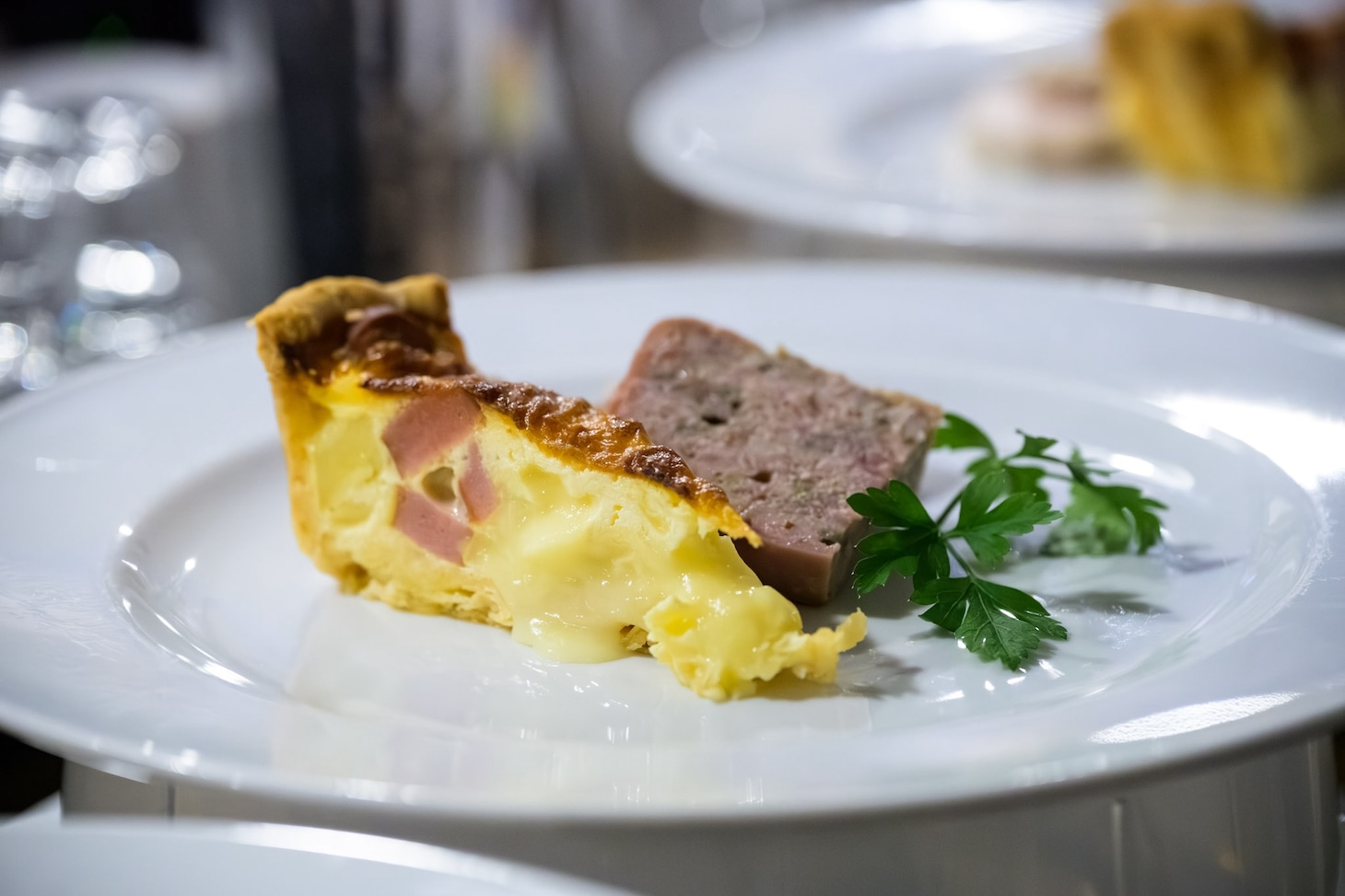 「MPAD2025」初日の会場となったradi cafe apartmentの料理。（撮影：松原豊）