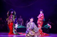 花組芝居 鏡花歌舞伎「陽炎座」より。（撮影：古元道広）