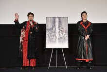 左から松本幸四郎、尾上松也。（提供：松竹）
