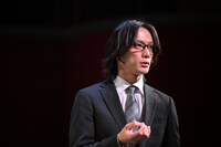 舞台「マイホームヒーロー」より。