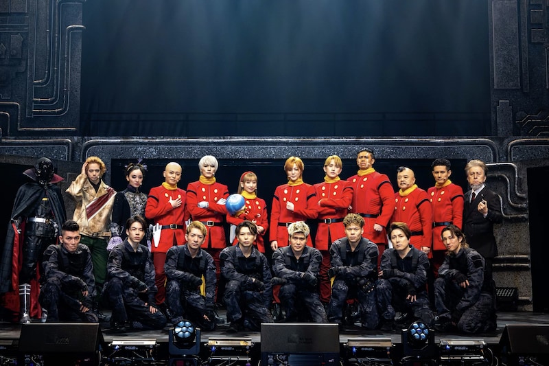 舞台「サイボーグ009 -13番目の追跡者-」のカンパニーメンバー。（撮影：小境勝巳）