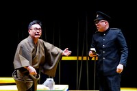 カムカムミニキーナvol.75「くまむく～閻魔悪餓鬼温泉騒動記～」より。（撮影：友澤綾乃）