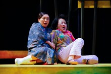 カムカムミニキーナvol.75「くまむく～閻魔悪餓鬼温泉騒動記～」より。（撮影：友澤綾乃）