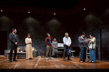 KAAT×城山羊の会「勝手に唾が出てくる甘さ」より。（撮影：益永葉）