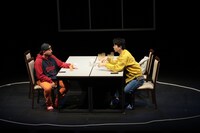 第10回北海道戯曲賞 大賞受賞公演「迷惑な客」より。（撮影：原田直樹 / n-foto）