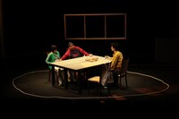 第10回北海道戯曲賞 大賞受賞公演「迷惑な客」より。（撮影：原田直樹 / n-foto）