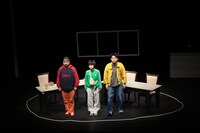 第10回北海道戯曲賞 大賞受賞公演「迷惑な客」より。（撮影：原田直樹 / n-foto）