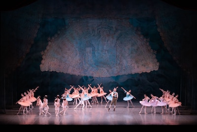 東京バレエ団「ドン・キホーテ」より。（Photo by Shoko Matsuhashi）