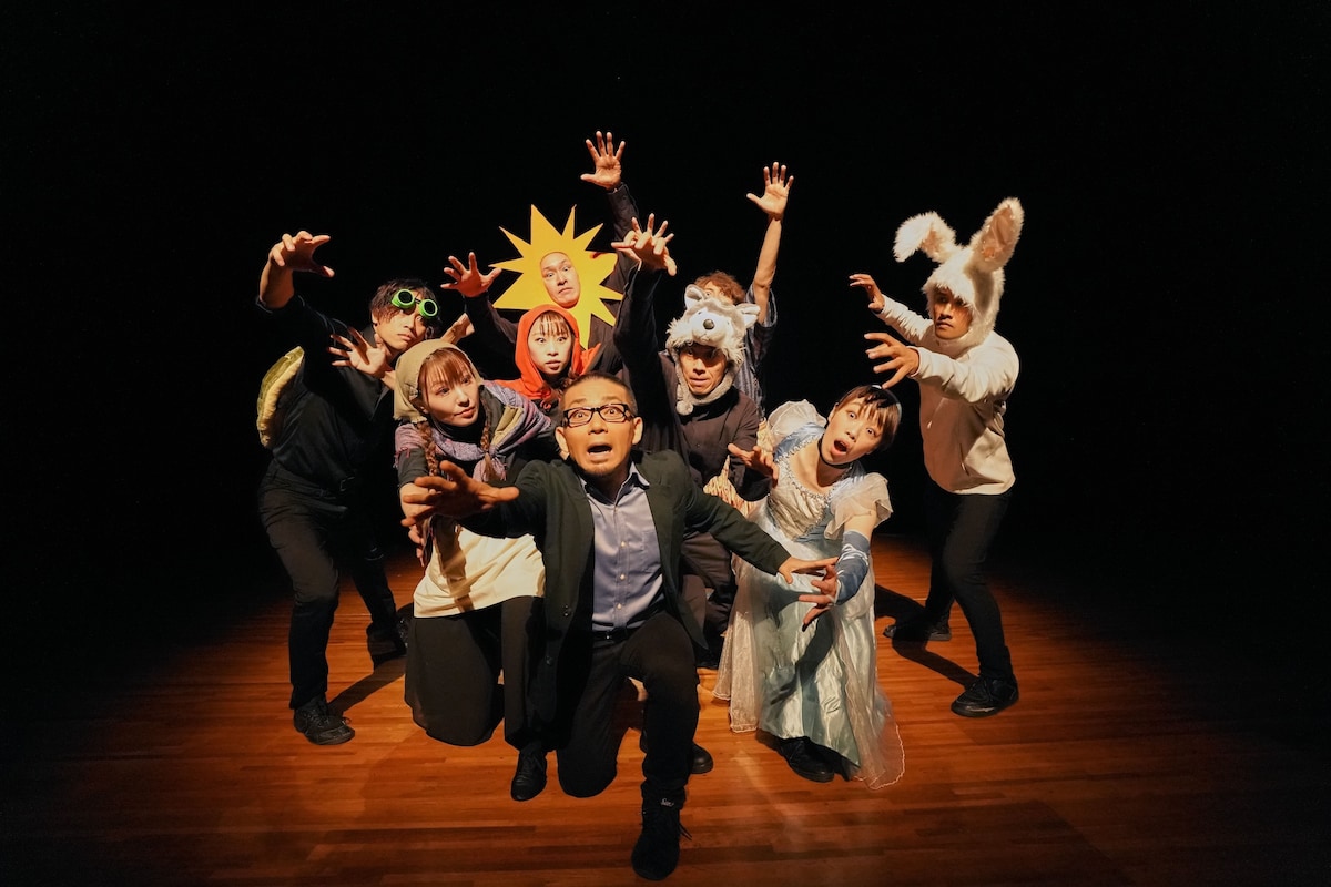 いいむろなおきマイムカンパニー「走れ！走れ！！走れ！！！」より。（撮影：堀川高志 / kutowans studio）