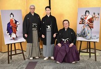 左から尾上松緑、尾上左近、七代目尾上菊五郎。