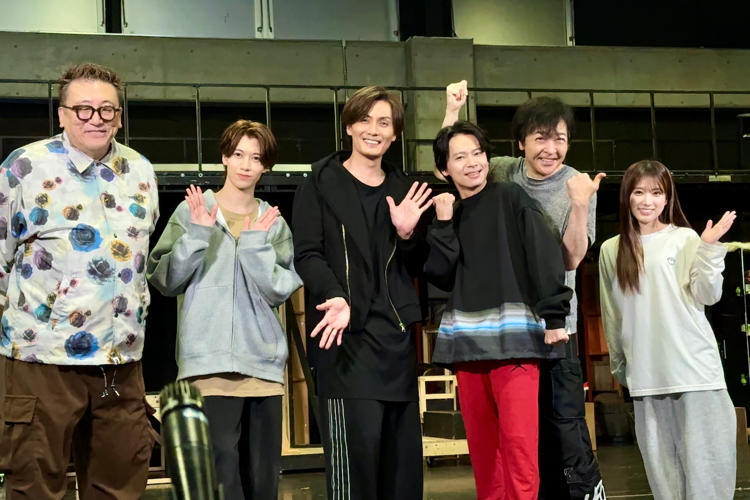 ミュージカル「サムシング・ロッテン」取材会より。左から福田雄一、大東立樹、加藤和樹、中川晃教、石川禅、矢吹奈子。