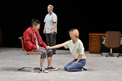 「鼻血─The Nosebleed─」より。（撮影：阿部章仁）