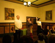 「MPAD2025」より、田中遊×広田ゆうみ「耳で楽しむ古事記～その5 天孫降臨」の様子。（撮影：松原豊）