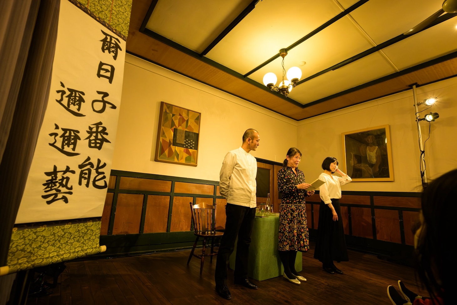 「MPAD2025」より、田中遊×広田ゆうみ「耳で楽しむ古事記～その5 天孫降臨」の様子。（撮影：松原豊）