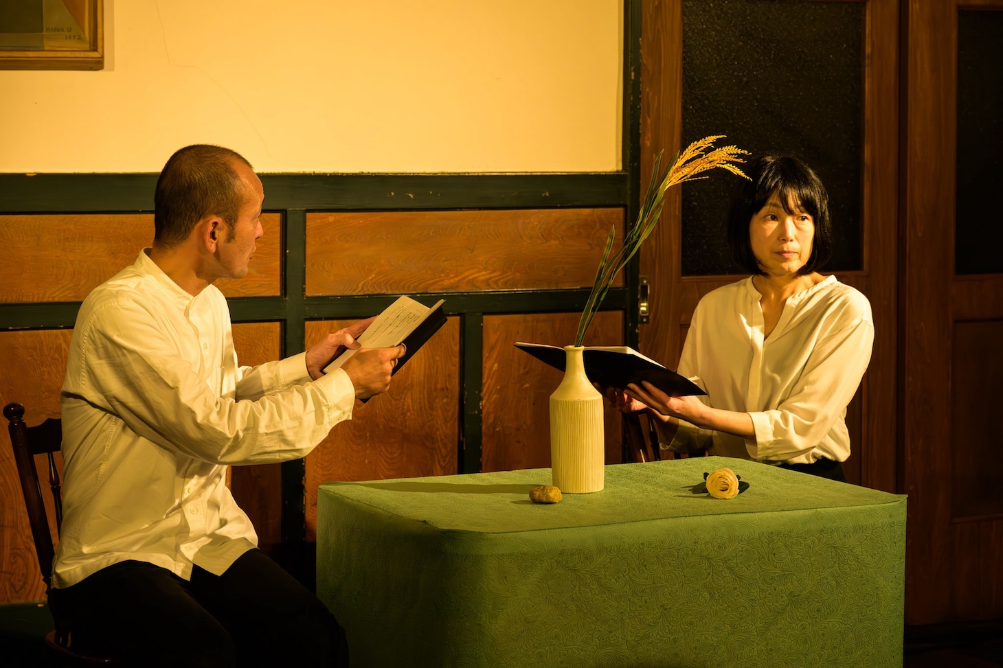 「MPAD2025」より、田中遊×広田ゆうみ「耳で楽しむ古事記～その5 天孫降臨」の様子。（撮影：松原豊）