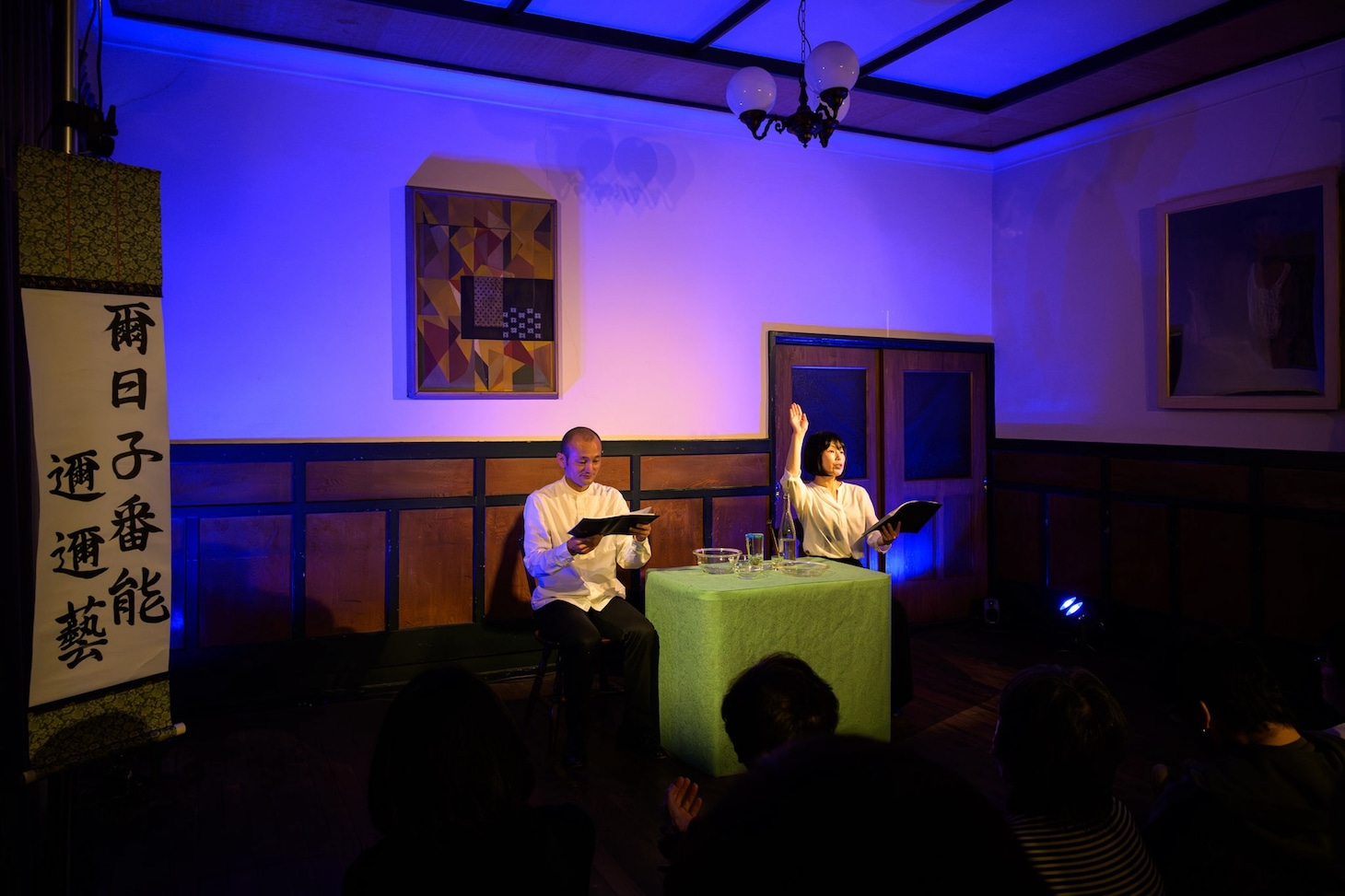 「MPAD2025」より、田中遊×広田ゆうみ「耳で楽しむ古事記～その5 天孫降臨」の様子。（撮影：松原豊）