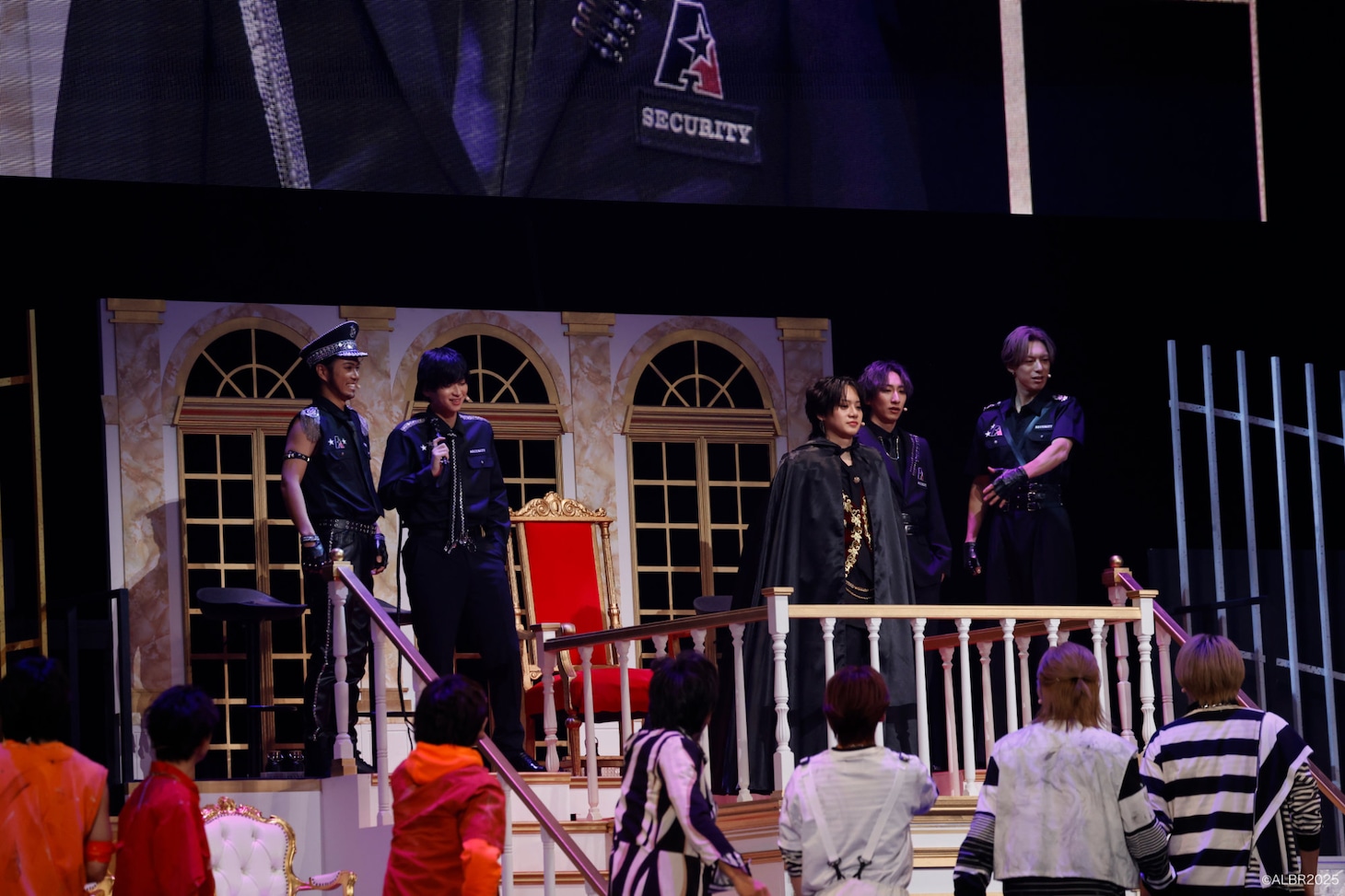 「ACTORS☆LEAGUE in Brain 2025」より、マスター・刑務官の面々。©ALBR2025（撮影：小境勝巳、佐藤薫、冨田味我）