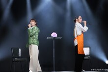 ミュージカル「白爪草」制作発表より。左から唯月ふうか、屋比久知奈。（撮影：宮川舞子）