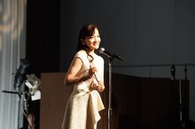 「第14回 岩谷時子賞」授賞式より、スピーチをする島田歌穂。