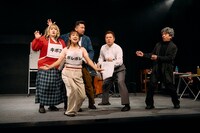 「ミュージカル『ajabu（アジャブ）』～歌詞検討会の影猛者達～」より。（撮影：加藤春日）