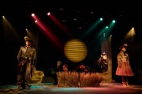 「ミュージカル『ajabu（アジャブ）』～歌詞検討会の影猛者達～」より。（撮影：加藤春日）