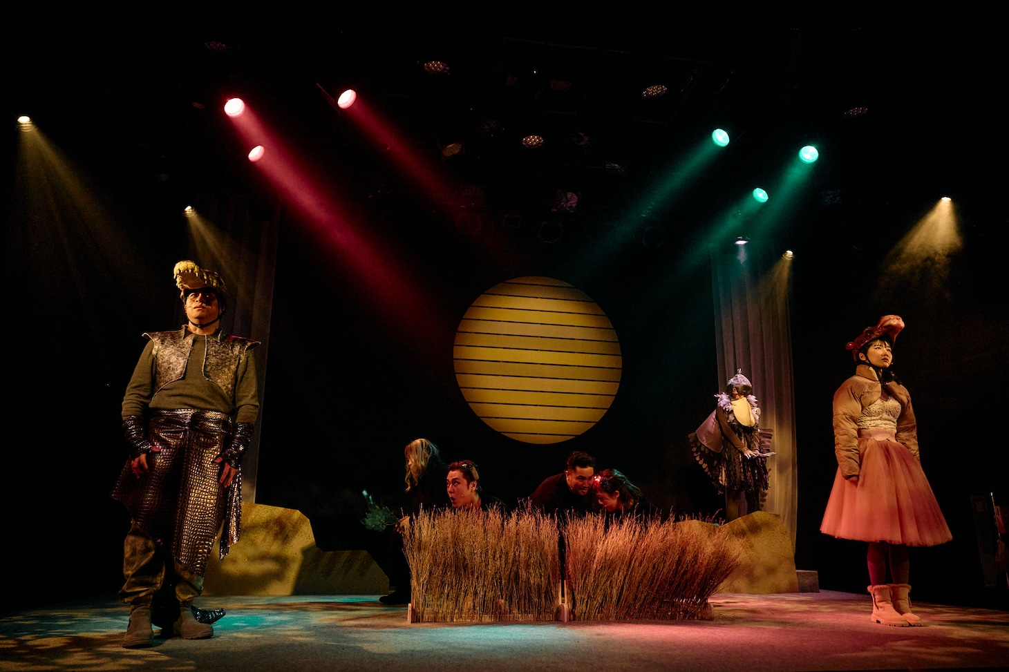 「ミュージカル『ajabu（アジャブ）』～歌詞検討会の影猛者達～」より。（撮影：加藤春日）