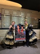 左から千咲えみ、翼和希。ⓒOSK日本歌劇団