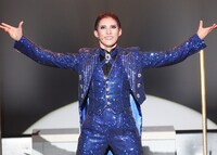 「トップスター翼和希 REVUE SHOW！」東京公演より、翼和希。ⓒOSK日本歌劇団