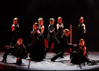 「トップスター翼和希 REVUE SHOW！」東京公演より。ⓒOSK日本歌劇団