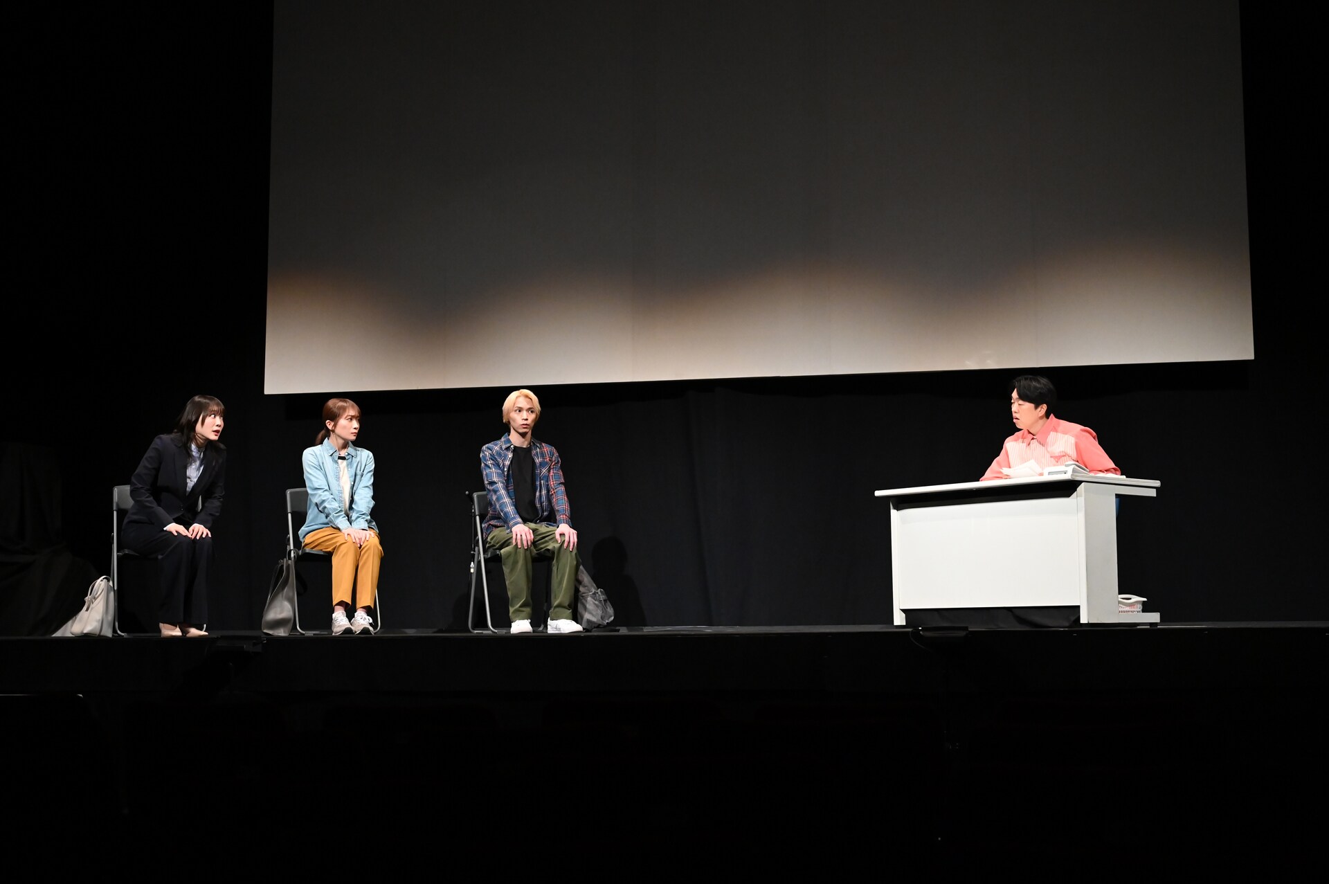 混頓 vol.7」が上演中、2本の新作コント挑戦に秋元真夏「開けちゃ