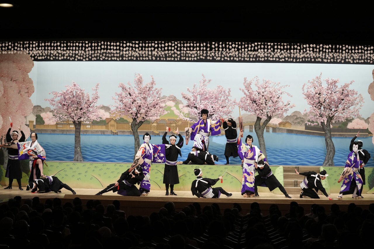 吉例顔見世興行」夜の部より、「弁天娘女男白浪」の様子。 - 八代目