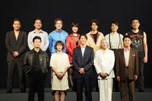 「スリー・キングダムス Three Kingdoms」初日前会見より。前列左から伊達暁、夏子、伊礼彼方、音月桂、浅野雅博。後列左から佐藤祐基、竪山隼太、坂本慶介、森川由樹、鈴木勝大、八頭司悠友、近藤隼。