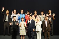 「スリー・キングダムス Three Kingdoms」初日前会見より。前列左から伊達暁、夏子、伊礼彼方、音月桂、浅野雅博。後列左から佐藤祐基、竪山隼太、坂本慶介、森川由樹、鈴木勝大、八頭司悠友、近藤隼。