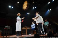 マーダーミステリーシアター「偽りの晩餐」より。（撮影：小境勝巳）