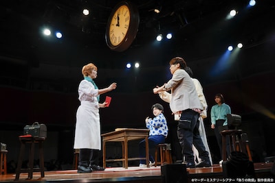 マーダーミステリーシアター「偽りの晩餐」より。（撮影：小境勝巳）