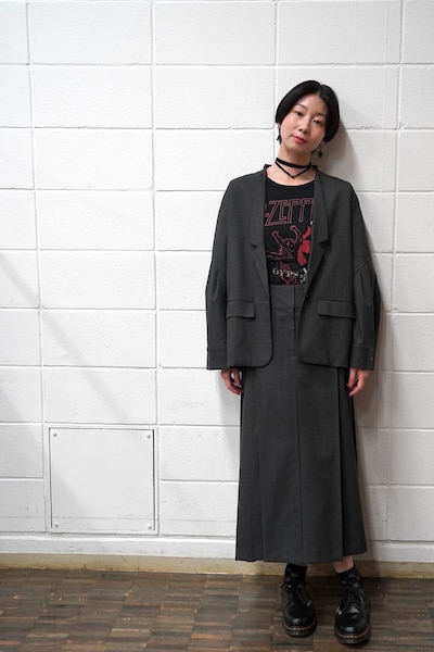 土居志央梨（ヘアメイク：国府田圭、スタイリスト：ハレテル、中村剛、衣装協力：FLUMOR）