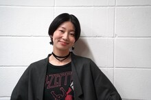 土居志央梨（ヘアメイク：国府田圭、スタイリスト：ハレテル、中村剛、衣装協力：FLUMOR）