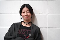 土居志央梨（ヘアメイク：国府田圭、スタイリスト：ハレテル、中村剛、衣装協力：FLUMOR）