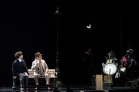 舞台「キオスク」より。（撮影：引地信彦）